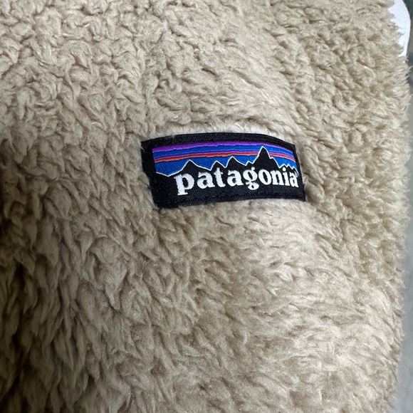 Patagonia Women’s Size Small Vest! Beige. Fluffy. Soft. - Picture 4 of 16